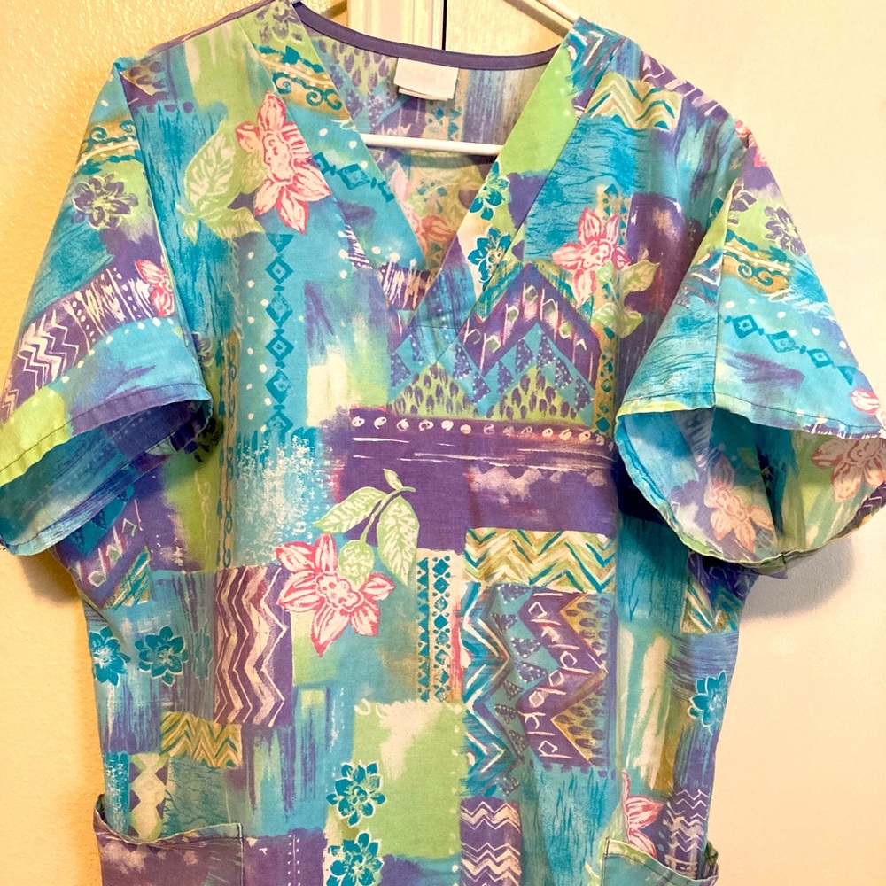 Neat 'big-pocketed' top ~ wish I'd not "shrunk" out of it!! It was GREAT!